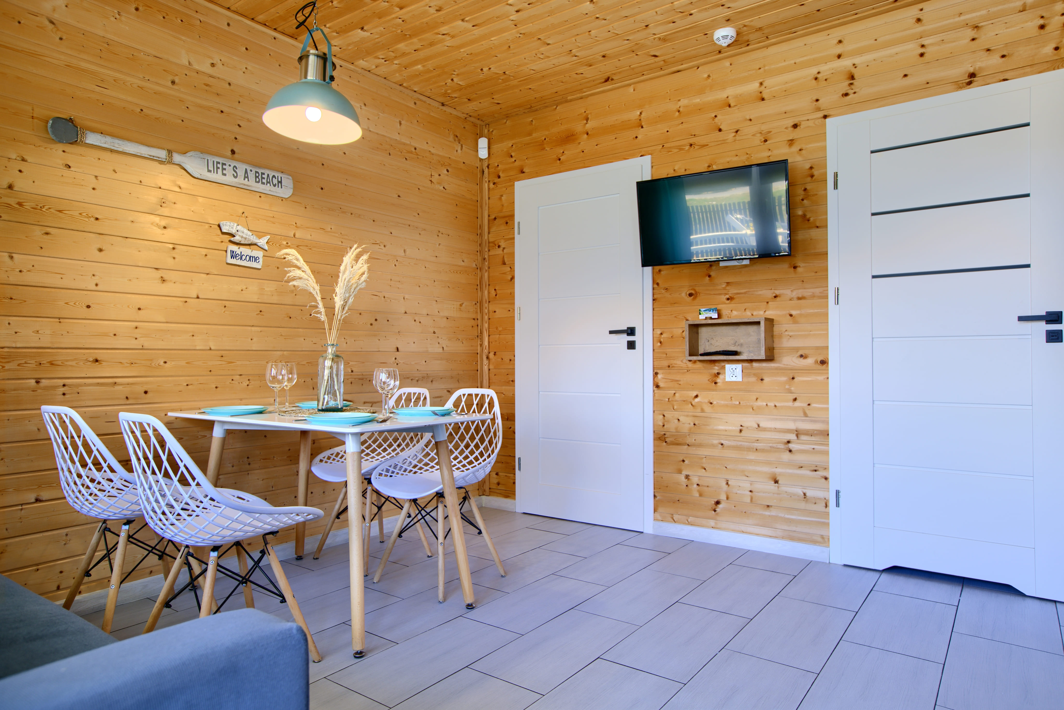 salon w domku nad morzem